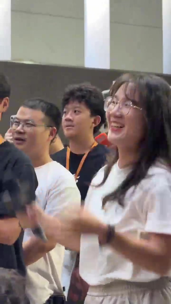 库里：最近在学吉他 或许明年再来中国时可以为大家弹奏一曲