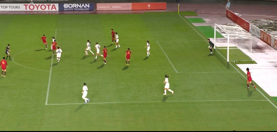 陈巧珠弧顶兜射破门，王霜送助攻，中国女足1-0领先中国香港女足