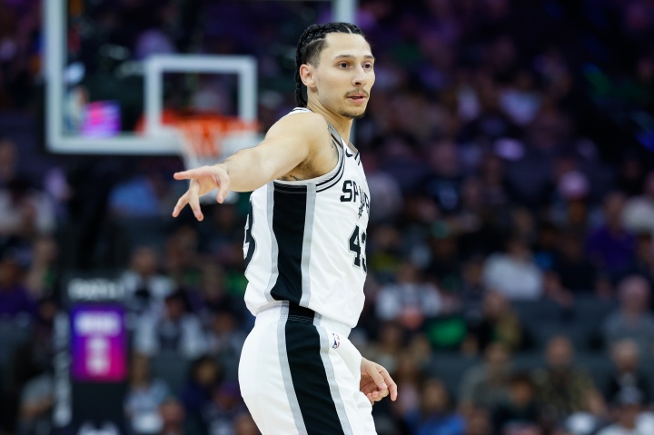解说：沃特斯在NBA属于有投射但还不够准 持球和防守也不算突出