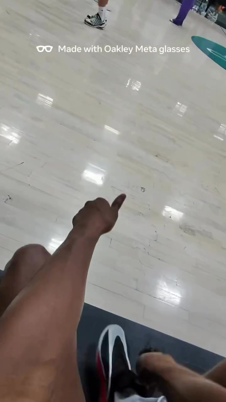 身临其境！VJ·埃奇库姆使用智能眼镜录制自己投篮训练视频片段