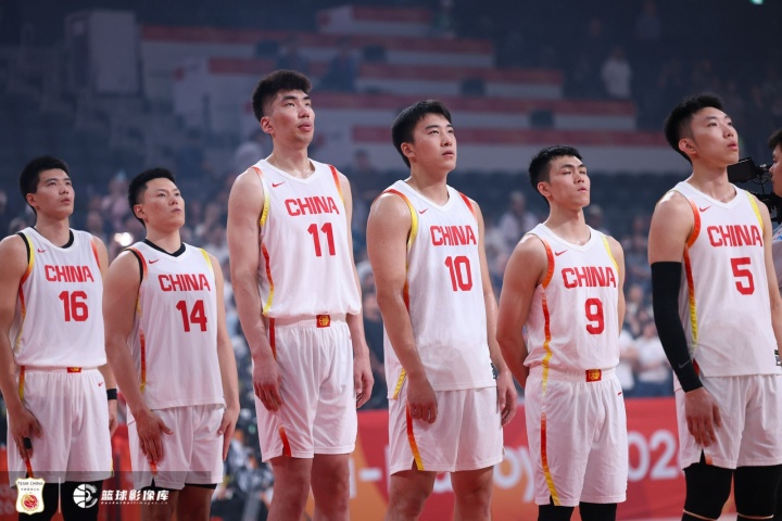 解说：男篮很多球员还是想打亚运会的 觉得亚运会可以轻松夺冠