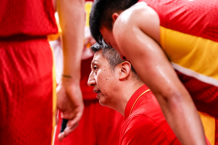 新黄河：中国男篮与世界接轨，不妨从国家队主教练开始